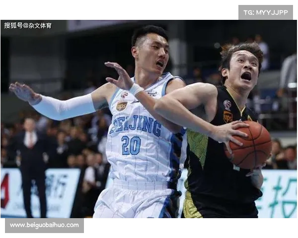 翟晓川丁彦雨航携手再战球场 共同肩负昔日国家队传奇号码 翟晓川丁彦雨航携手再战球场 共同肩负昔日国家队传奇号码